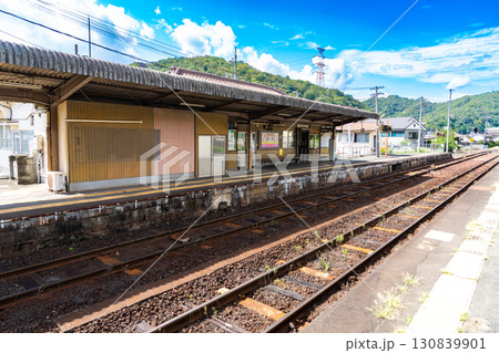 JR津山線　福渡駅　改修前の駅舎の初秋の風景6　岡山県岡山市北区 130839901