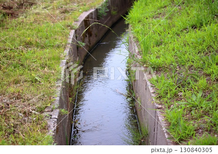 田舎の側溝 130840305