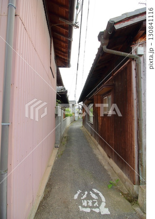 田舎の路地 130841116