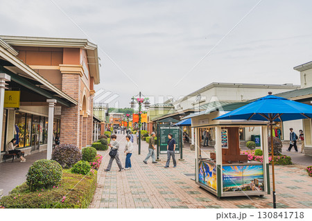 御殿場市の御殿場プレミアムアウトレットの風景(静岡県) 御殿場市の御殿場プレミアムアウトレットの風景(静岡県) 130841718