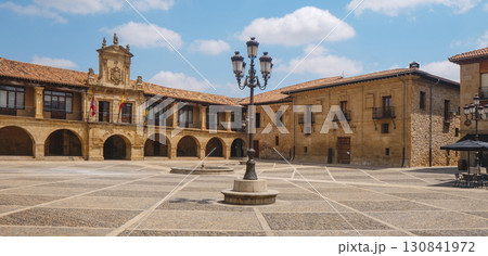 Plaza de Espana in Santo Domingo de la Calzada 130841972