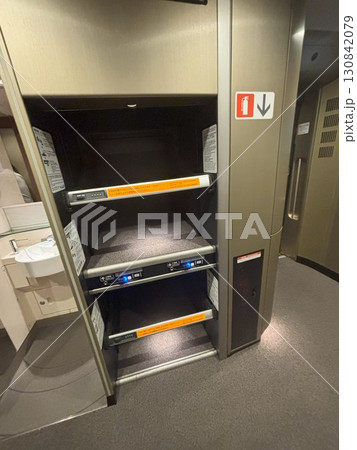 新幹線の荷物置き場 新幹線の荷物置き場 130842079