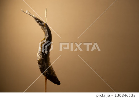 炭で焼いた鮎の塩焼きのイメージ 130846538