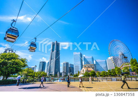 日本の横浜都市景観 …運河パーク駅前・運河パークからロープウェイや横浜ランドマークタワーなどを望む 日本の横浜都市景観 …運河パーク駅前・運河パークからロープウェイや横浜ランドマークタワーなどを望む 130847358