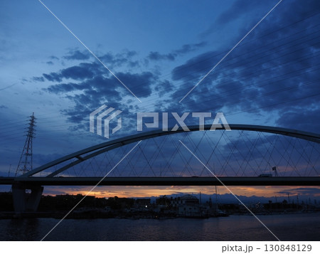 幻想的な夕景 130848129