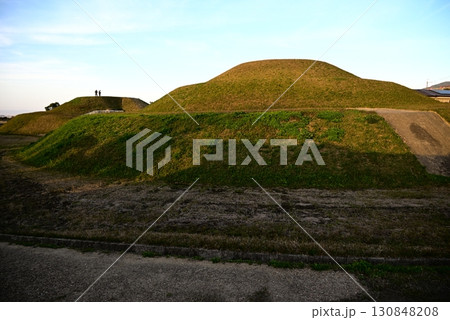 11月、大阪河南町の金山古墳 11月、大阪河南町の金山古墳 130848208