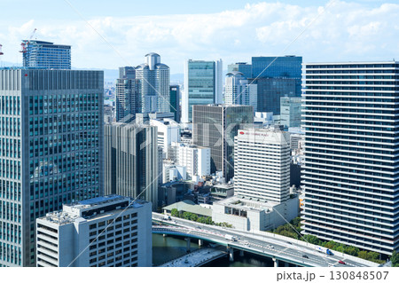 淀屋橋の高層ビルから望む御堂筋、中之島周辺(2025年9月日中撮影) 淀屋橋の高層ビルから望む御堂筋、中之島周辺(2025年9月日中撮影) 130848507