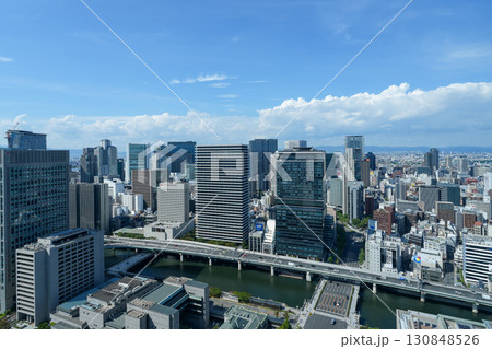 淀屋橋の高層ビルから望む御堂筋、中之島周辺（2025年9月日中撮影） 130848526