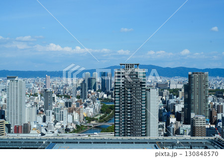 淀屋橋の高層ビルから望む御堂筋、中之島周辺（2025年9月日中撮影） 130848570