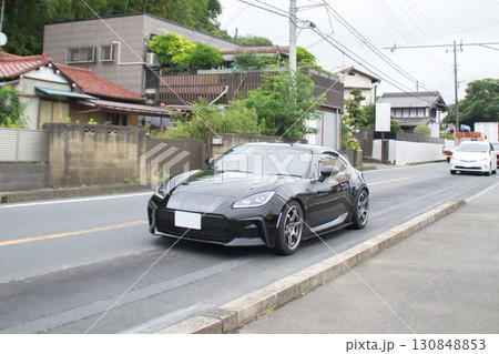 スポーツカー　道路走行 130848853