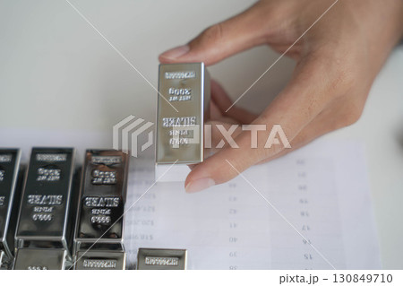 Silver Trading Businessman invest in trading silver on the stock exchange price rising. Silver Trading Businessman invest in trading silver on the stock exchange price rising. 130849710