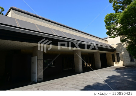 三重県立美術館の入場口(三重県津市) 三重県立美術館の入場口(三重県津市) 130850425