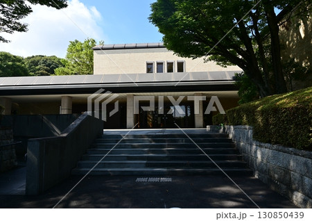 三重県立美術館の入場口(三重県津市) 三重県立美術館の入場口(三重県津市) 130850439