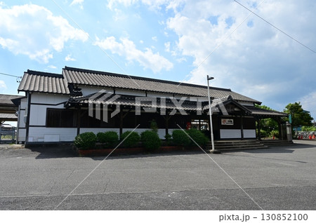 一身田駅（いしんでんえき）紀勢本線の駅舎 130852100