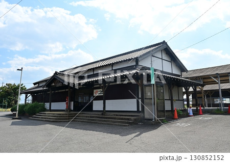 一身田駅（いしんでんえき）紀勢本線の駅舎 130852152