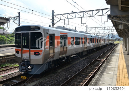 亀山駅（三重県）停車中のクハ314-3019 130852494