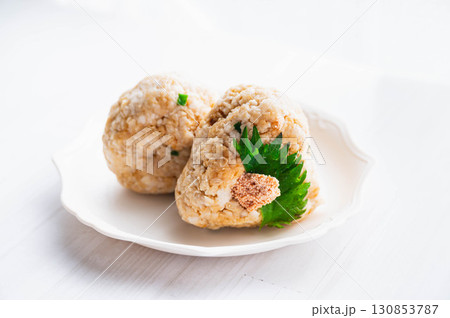 オートミール米化でタラコおにぎり 130853787