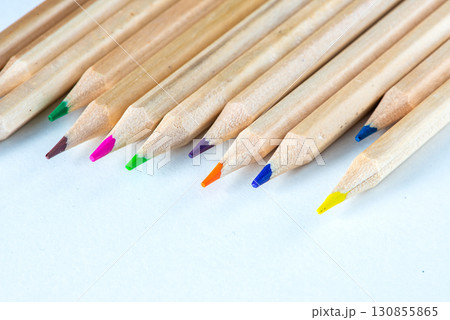 カラフルな色鉛筆 カラフルな色鉛筆 130855865