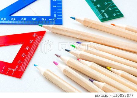 カラフルな色鉛筆 130855877