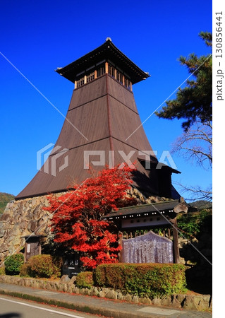辰鼓楼(兵庫県豊岡市出石町)時計台の紅葉 辰鼓楼(兵庫県豊岡市出石町)時計台の紅葉 130856441