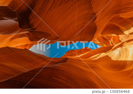 アメリカ　アリゾナ州のロウワーアンテロープキャニオンの風景　グランドキャニオン　グランドサークル 130856468