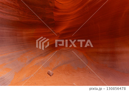 アメリカ　アリゾナ州のロウワーアンテロープキャニオンの風景　グランドキャニオン　グランドサークル 130856478