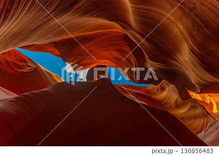 アメリカ　アリゾナ州のロウワーアンテロープキャニオンの風景　グランドキャニオン　グランドサークル 130856483