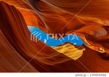 アメリカ　アリゾナ州のロウワーアンテロープキャニオンの風景　グランドキャニオン　グランドサークル 130856488