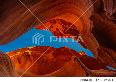 アメリカ　アリゾナ州のロウワーアンテロープキャニオンの風景　グランドキャニオン　グランドサークル 130856504