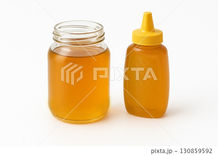 黄金色に輝く蜂蜜(美容・栄養・白背景) 黄金色に輝く蜂蜜(美容・栄養・白背景) 130859592