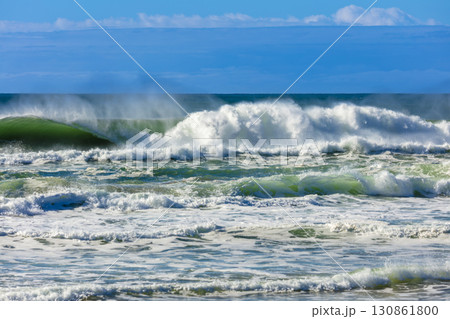 Waves crashing onto Jones Beach near Kiama Downs in the Illawarra 130861800