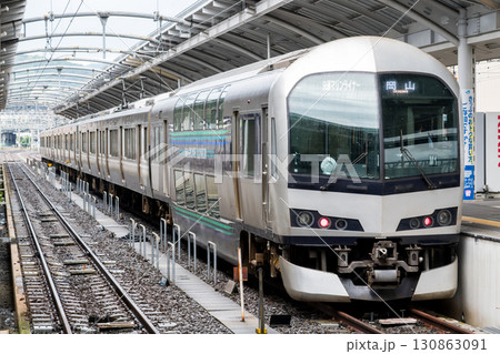 【瀬戸大橋線】高松駅で待機する快速マリンライナー 130863091