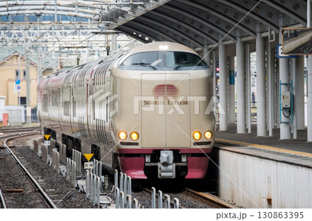 【瀬戸大橋線】高松駅に到着するサンライズ瀬戸 130863395