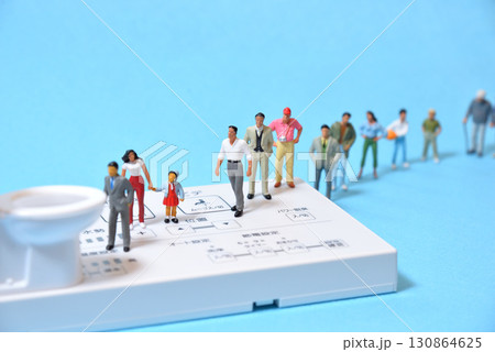 トイレ イベント 観光客オーバーツーリズムイメージ 130864625