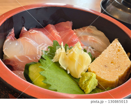 海鮮丼 130865013