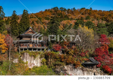 紅葉に包まれた晩秋の圓藏寺 紅葉に包まれた晩秋の圓藏寺 130865709