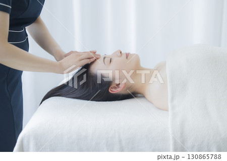 若い女性、エステ、ビューティー、 130865788