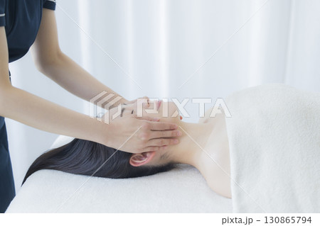 若い女性、エステ、ビューティー、 若い女性、エステ、ビューティー、 130865794