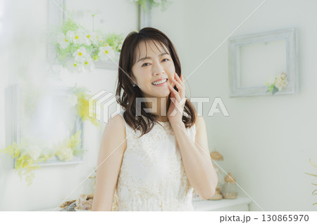 可愛い40代女性  130865970