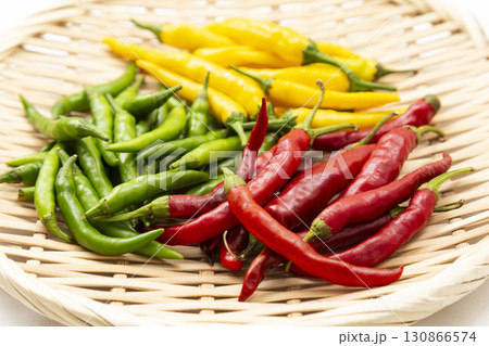 3種類の唐辛子 130866574