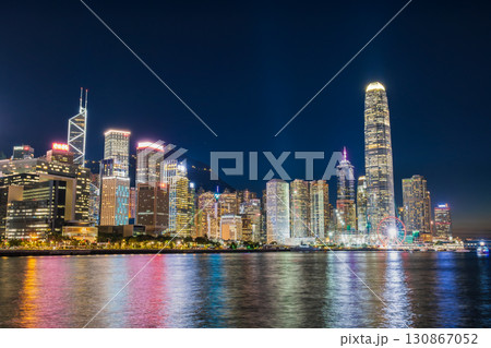 香港 夜のビクトリア・ハーバー(香港島側) 香港 夜のビクトリア・ハーバー(香港島側) 130867052
