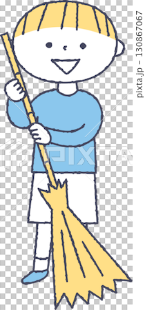 竹箒を持っている男の子 130867067