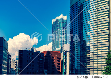 東京都市風景 新宿のビル群と積乱雲 2025.09 暖色寒色強調 東京都市風景 新宿のビル群と積乱雲 2025.09 暖色寒色強調 130867608