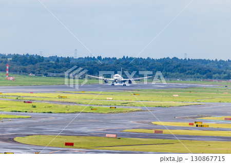 成田空港に着陸する飛行機 成田空港に着陸する飛行機 130867715