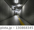 ホラーゲームのように不気味な地下通路 130868345