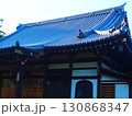 壮大な寺院の瓦屋根 130868347