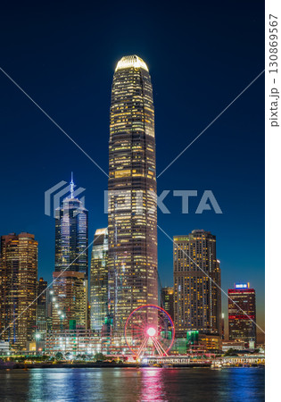 香港　国際金融センター　夜景 130869567