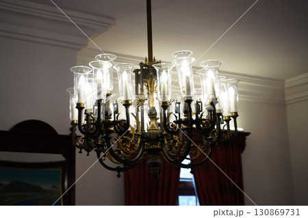 洋館の照明 130869731