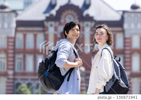 インバウンド 東京の街を散策する外国人 インバウンド 東京の街を散策する外国人 130871941