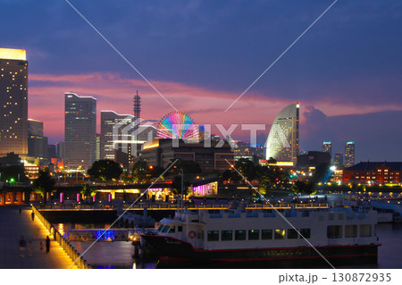 みなとみらい & 象の鼻パークの夕景    都市景観（2025年8月） 130872935